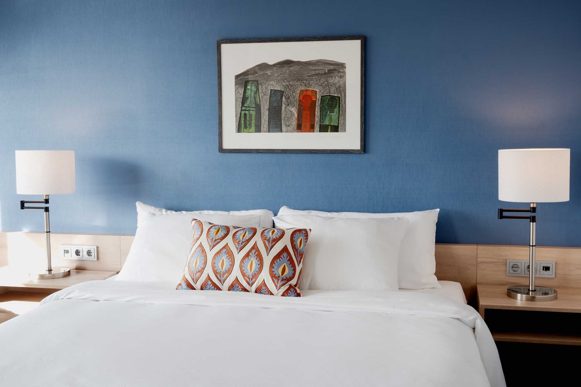 Executive suite bed with painting